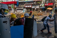 Nel Myanmar l’esercito ha ucciso 38 manifestanti in un solo giorno