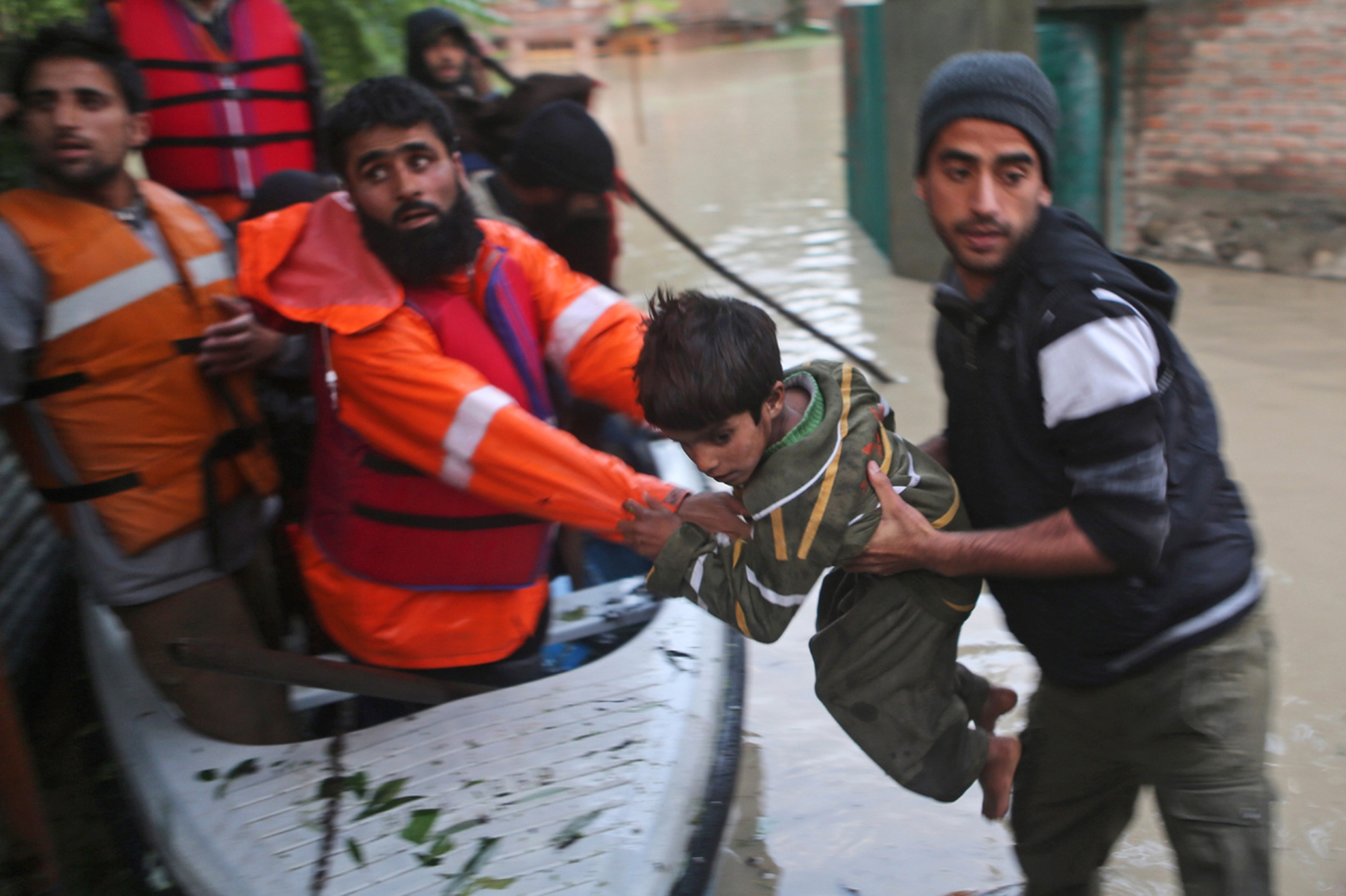 AP PhotoDar Yasin (6)