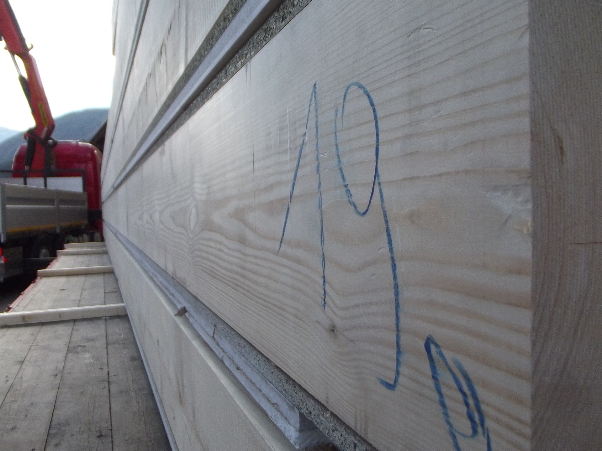 Pannello di legno numerato pronto per essere installato