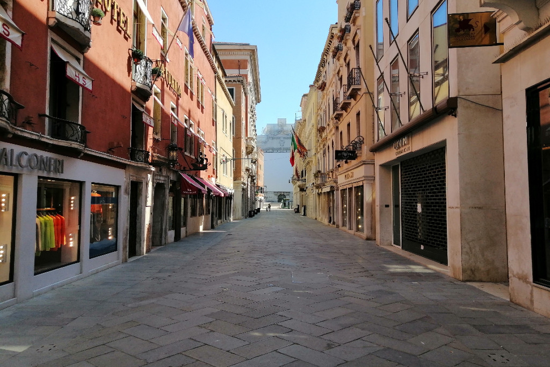 La via dello shopping