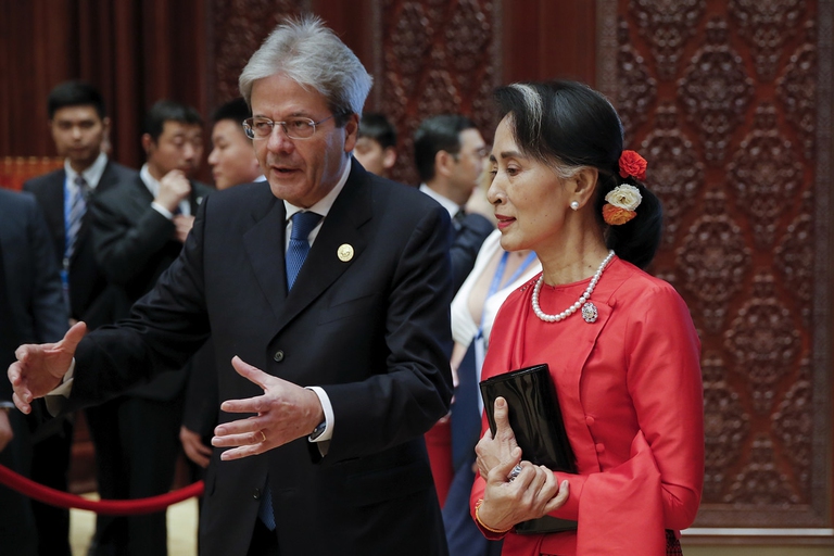Aung San Suu Kyi e Gentiloni a Pechino. Photo by Lintao Zhang/Pool/Getty Images