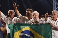 Elezioni in Brasile, si avvicina la sfida tra Lula e Bolsonaro. Record di candidati indigeni