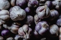 Aglio nero, cos’è e come si usa il superfood che piace agli chef stellati