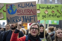 Germania, piano da 100 miliardi di euro per il clima. Critici gli ecologisti