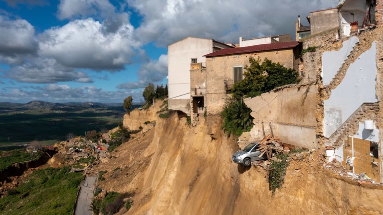 Il centro abitato di Niscemi continua a franare