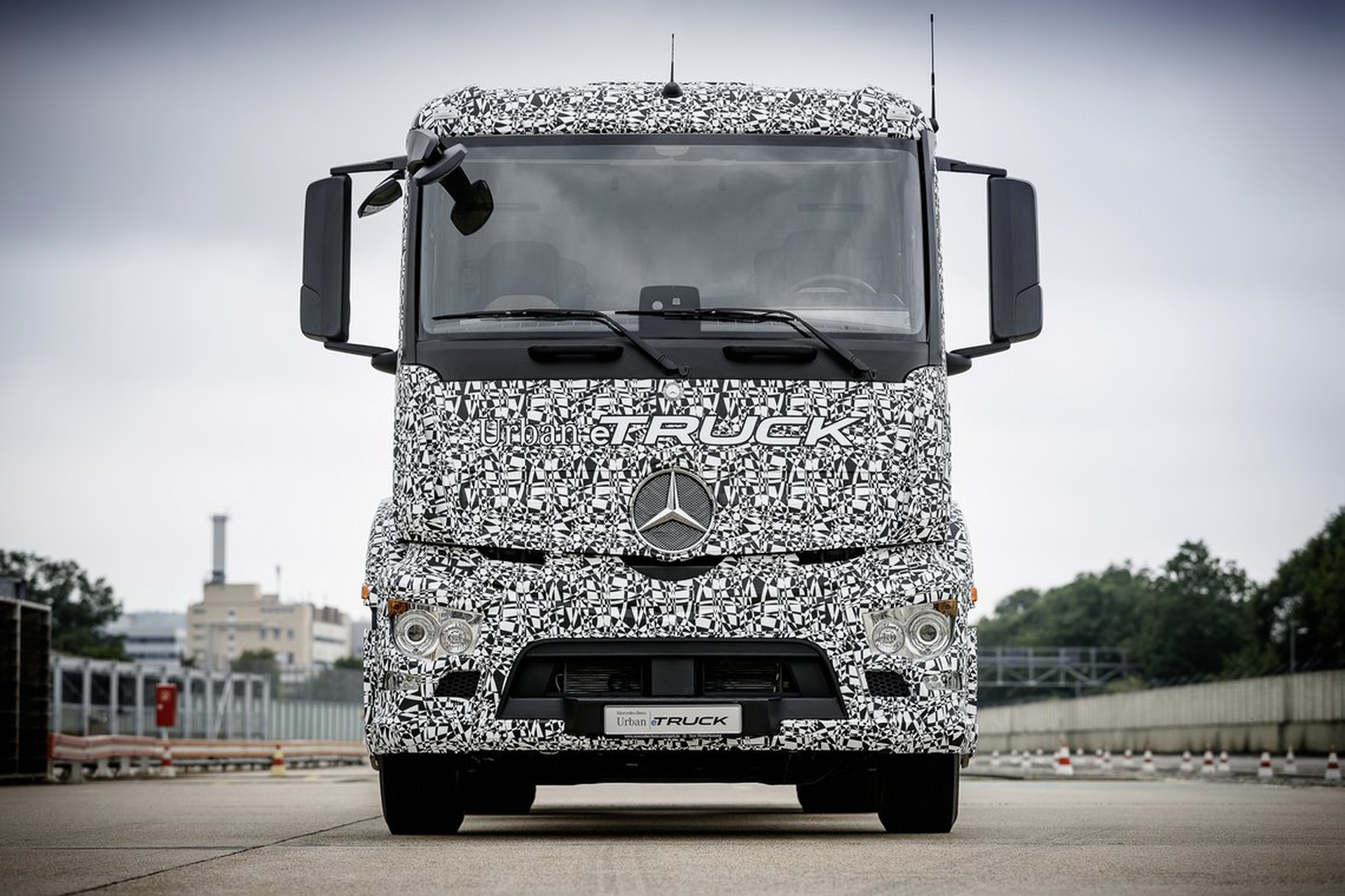 Mercedes-Benz Urban eTruck-010