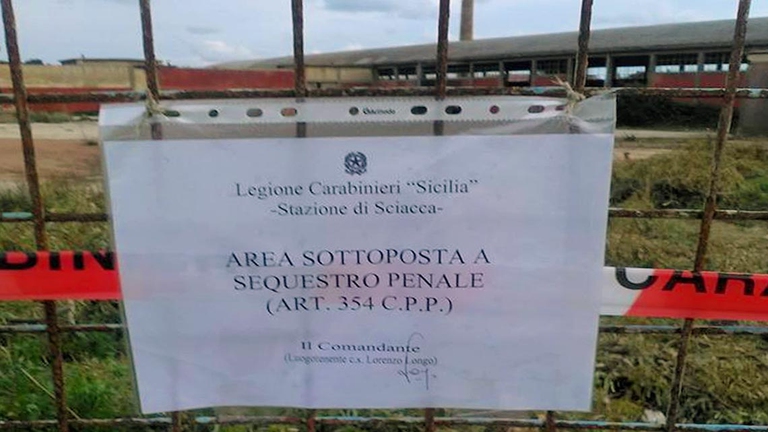 Nell’area di capannoni dismessi, i volontari hanno trovato rifiuti, materiale di risulta e altre esche avvelenate. L’area è stata posta sotto sequestro dai carabinieri tuttavia poco o nulla è dato sapere sia sull'inizo delle operazioni di bonifica previste per legge sia sugli interventi di recupero dei randagi sopravvissuti.