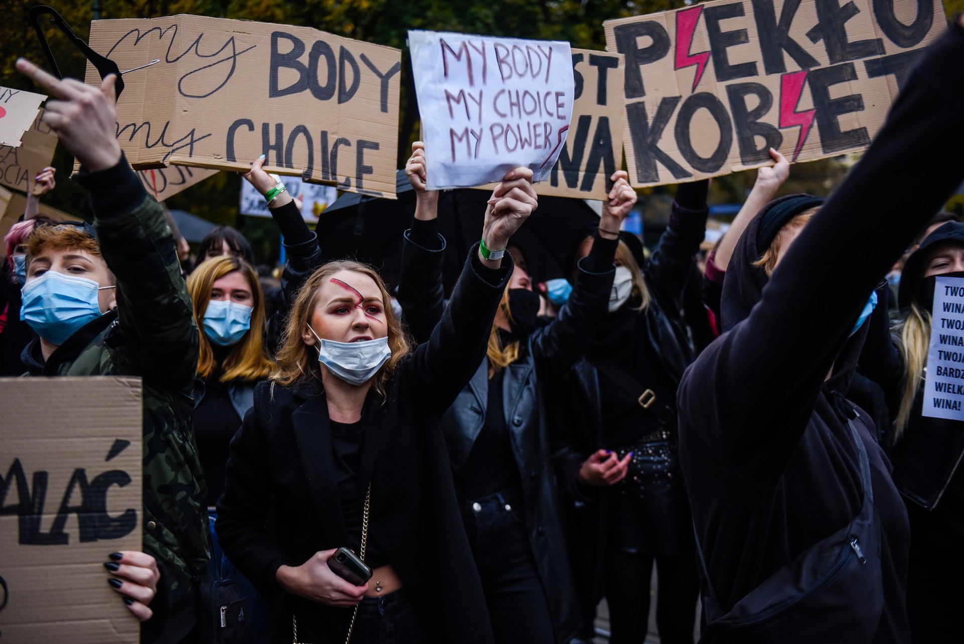 Le proteste in Polonia contro la legge sull'aborto