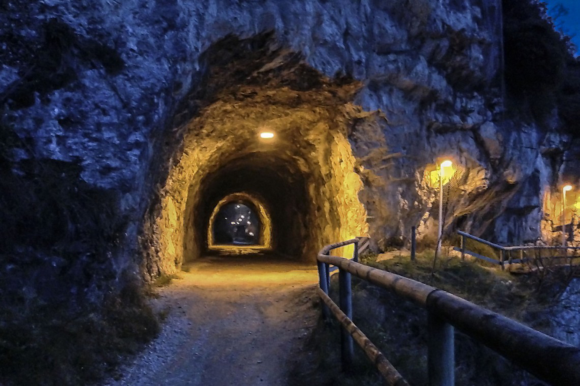 Pedalare sul sentiero della Ponale, un eccezionale balcone sul lago di Garda