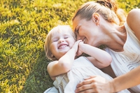 Bambini: lo sviluppo del cervello dipende dall’amore materno
