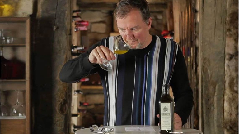 Dalla Tac dell'olio ai controlli per la valutazione organolettica, fino ai regimi di importazione: va tutto controllato per verificare la qualità merceologica dei prodotti.