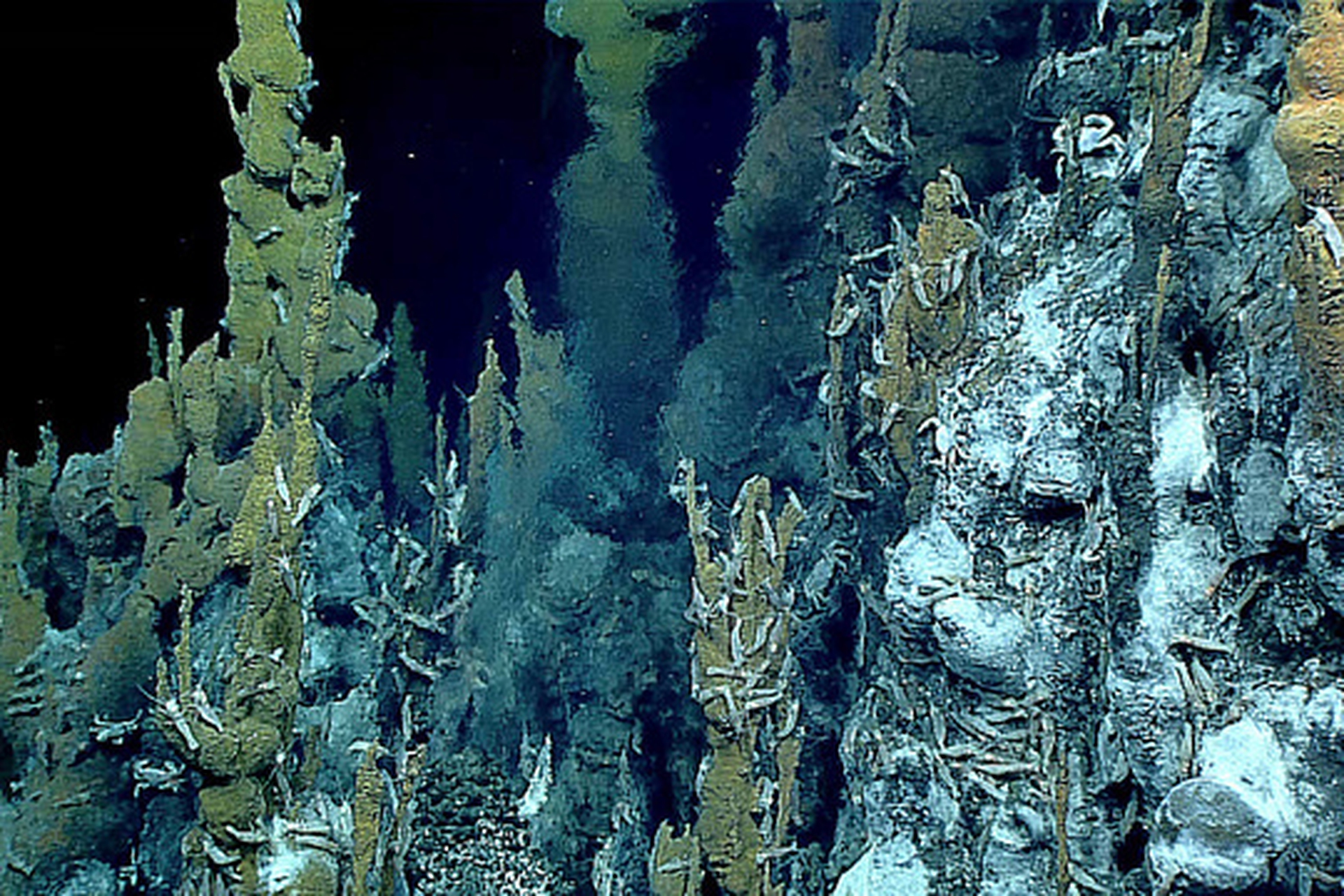 hydrothermal-vent-mining-japan-experiments-the-new-frontier