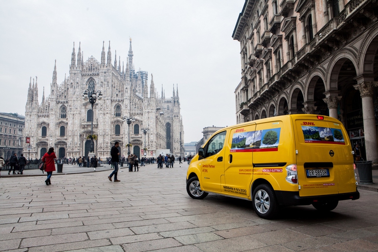 Nell'ottica del rafforzamento della sostenibilità dei trasporti, DHL ha aperto da tempo la propria flotta ai veicoli elettrici