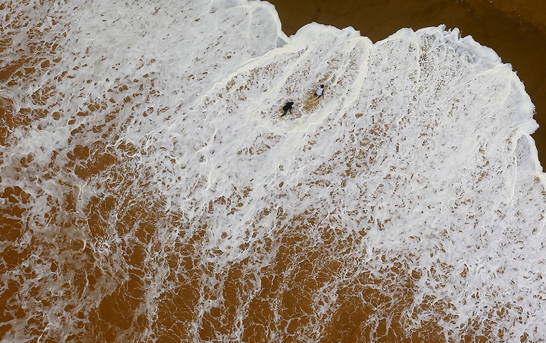 disastro-brasile-fango-persone