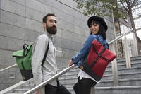 Feeling Felt, le bottiglie di plastica diventano zaini e accessori alla moda