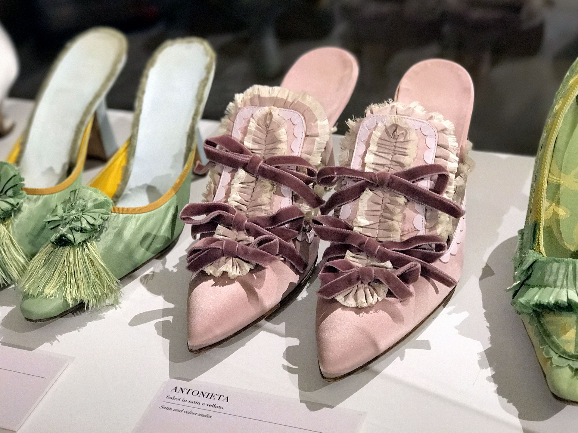 manolo-blahnik-25-antonieta