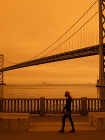 I cieli infuocati della California, a causa degli incendi che non si placano