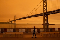 I cieli infuocati della California, a causa degli incendi che non si placano