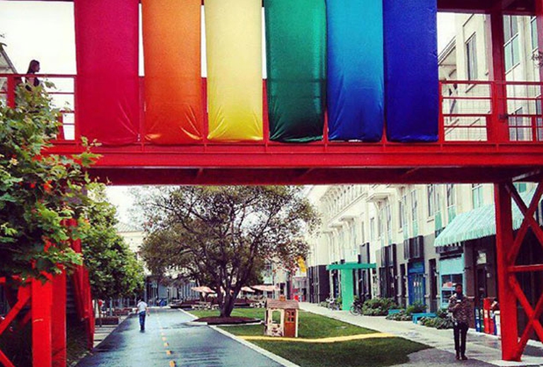 bandiera lgbt a menlo park