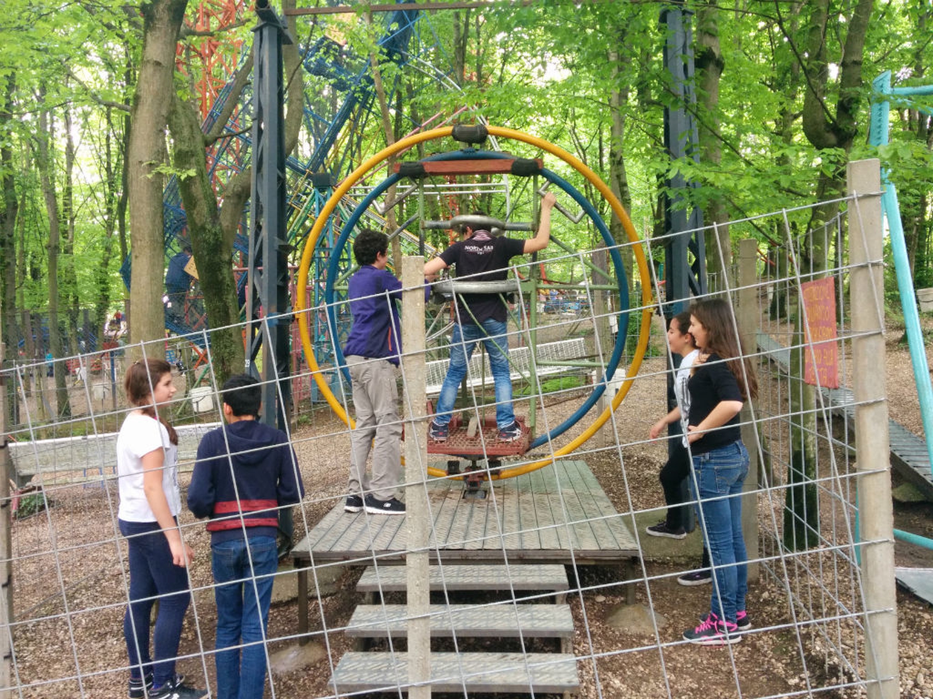 Il parco divertimenti costruito a mano e che funziona senza energia elettrica