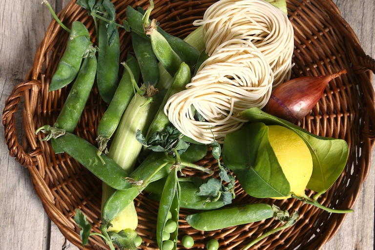 tagliolini con piselli e zucchine