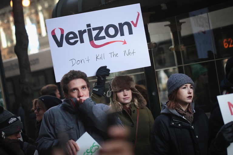 Protest verizon chicago net neutrality