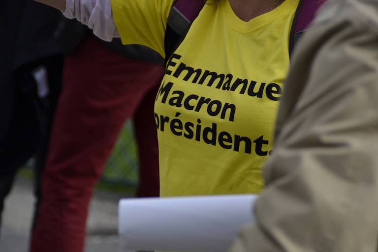 Una sostenitrice del candidato centrista Emmanuel Macron ©Andrea Barolini