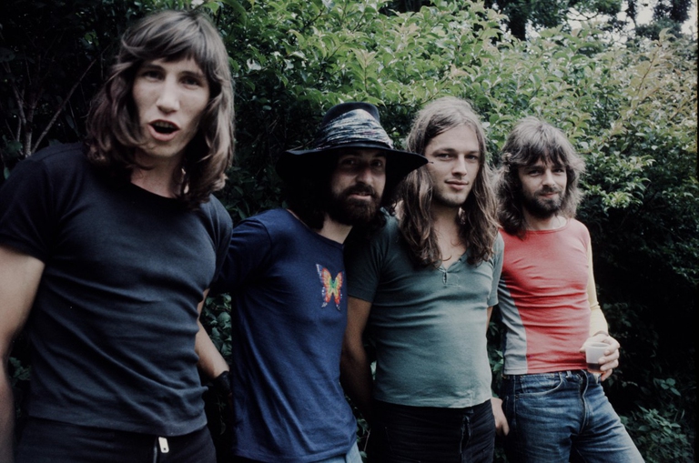 Pink Floyd con Waters, Mason, Gilmour e Wright live in Giappone all'Hakone Aphrodite, Kanagawa, 6 agosto 1971