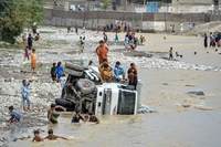 Inondazioni-lampo in Afghanistan uccidono almeno 190 persone