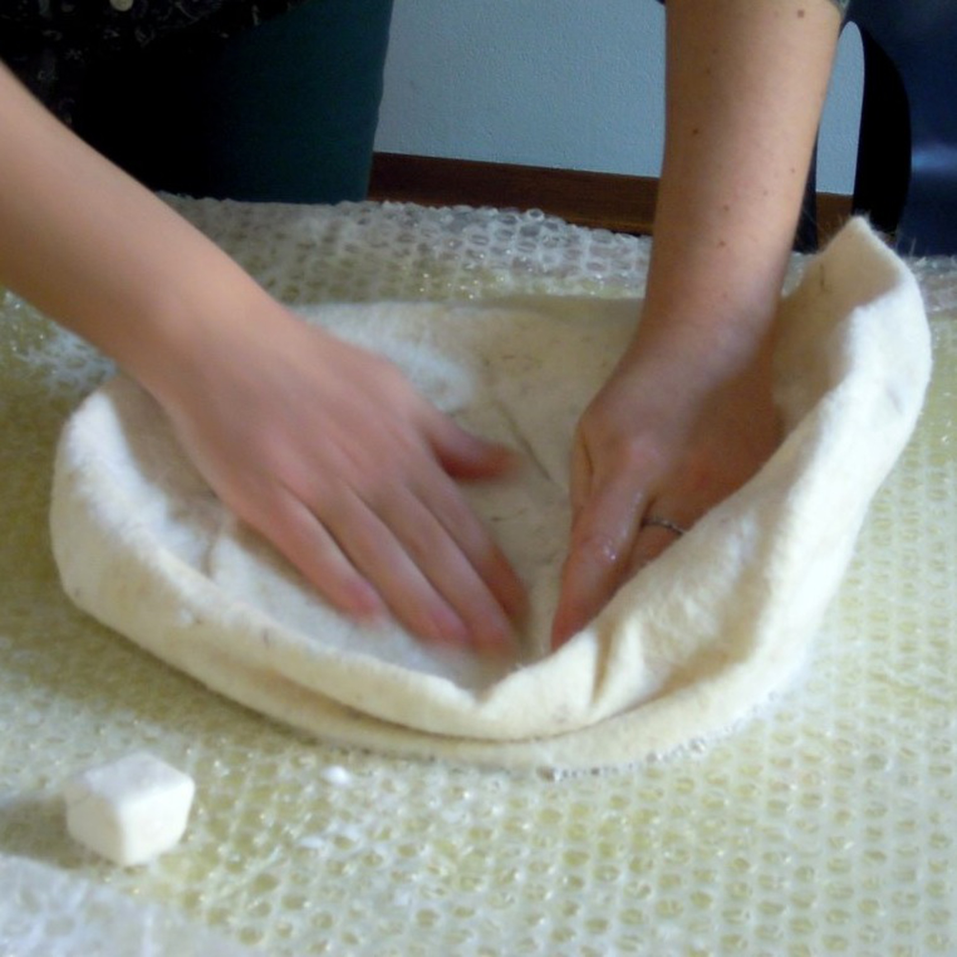 Oggetti in feltro, materiale antico dalle caratteristiche sostenibili