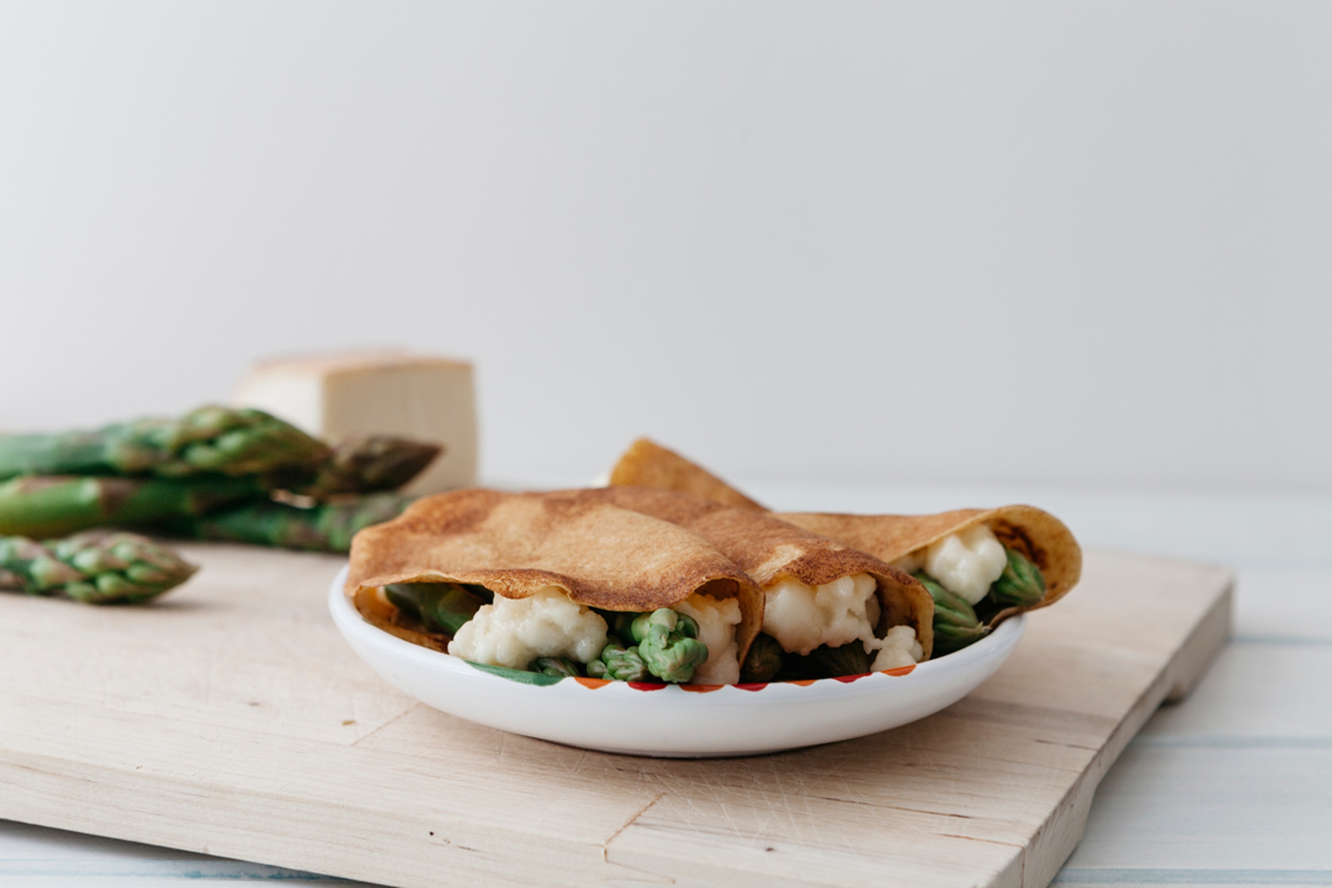 Crepes con asparagi e taleggio