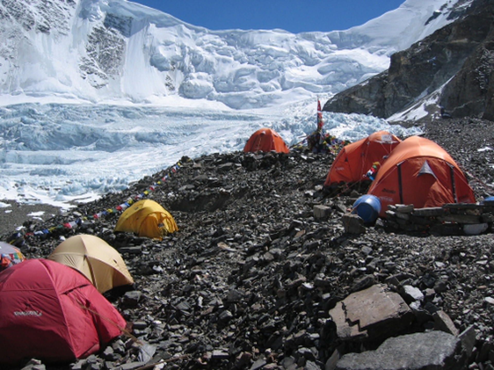 Una spedizione per ripulire il K2 e studiare i cambiamenti del clima