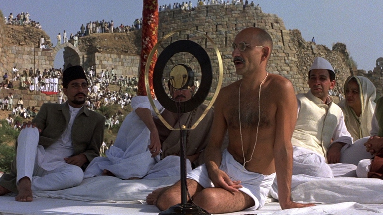 Ben Kingsley interpreta Gandhi