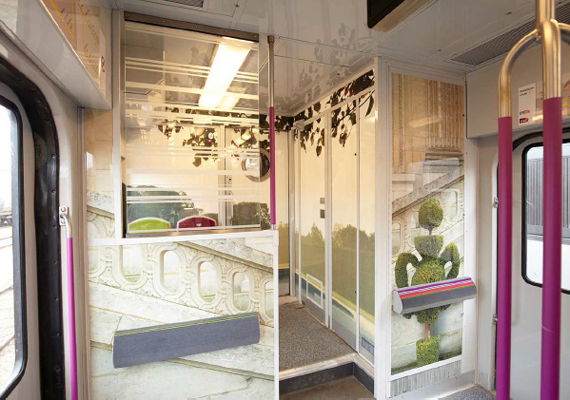 Il treno per Versailles trasformato in reggia