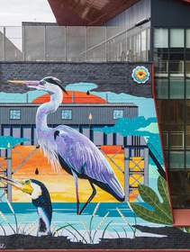 High Tide di Iena Cruz, anche New York ha il suo primo murale che riduce l’inquinamento
