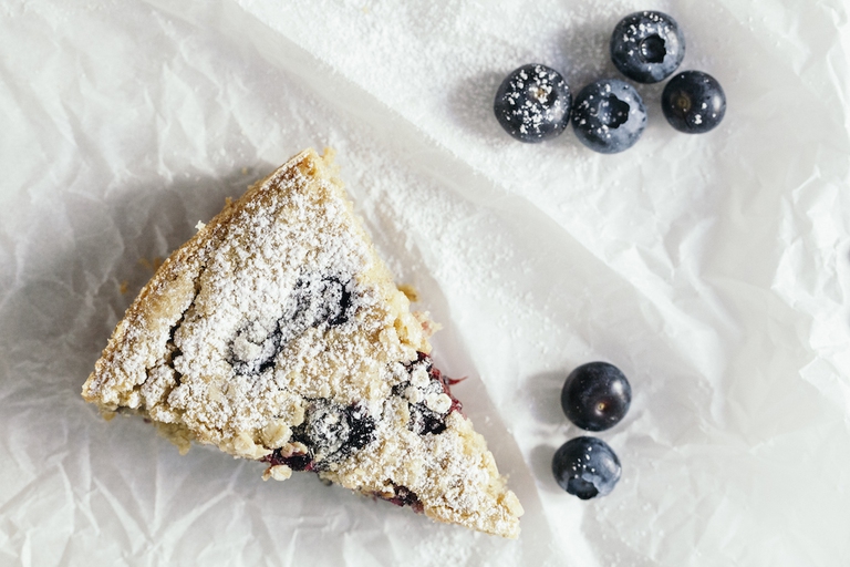 Oat and mixed berries cake - LifeGate