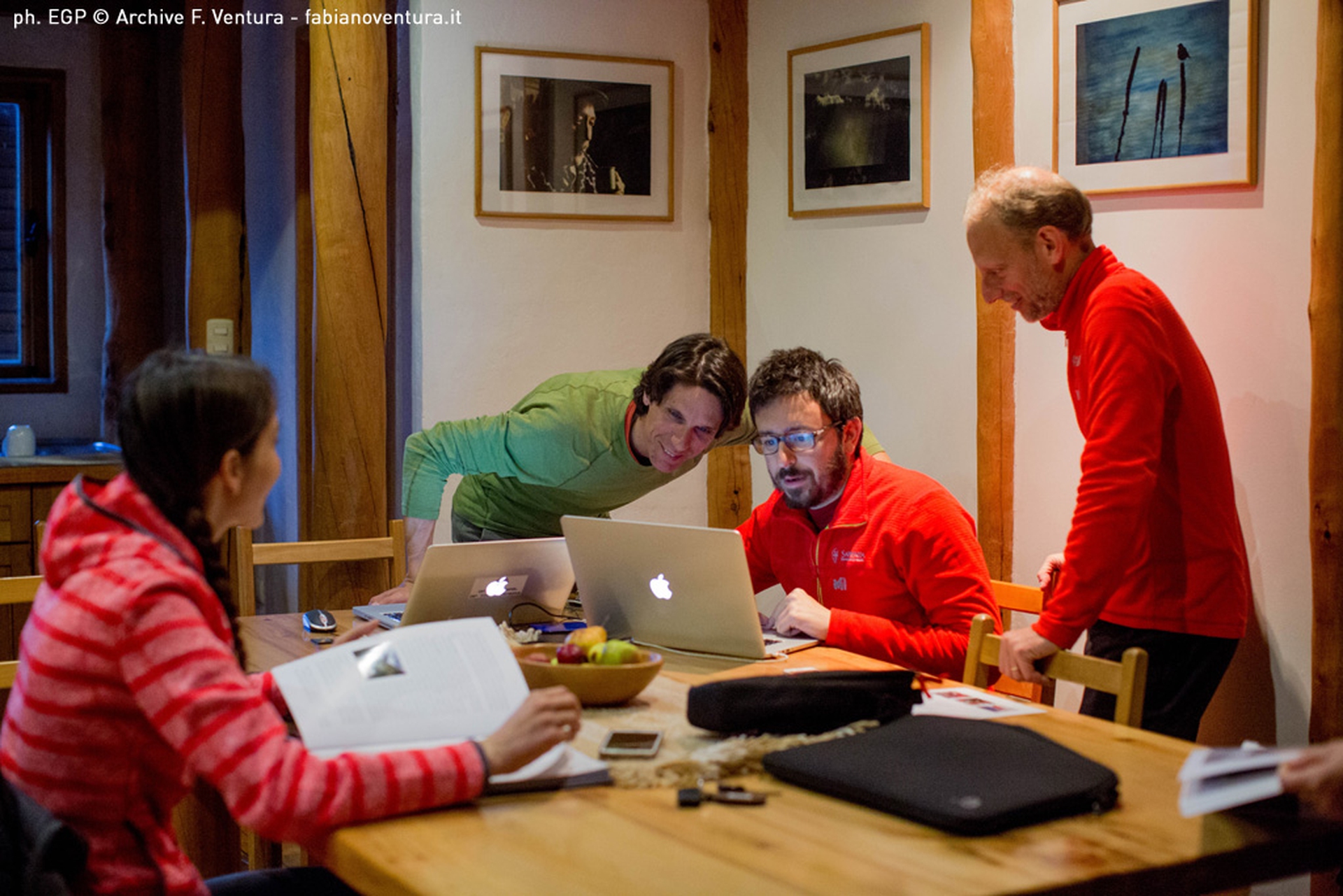 Team degli ingegneri con Fabiano Ventura visionano il modello 3D