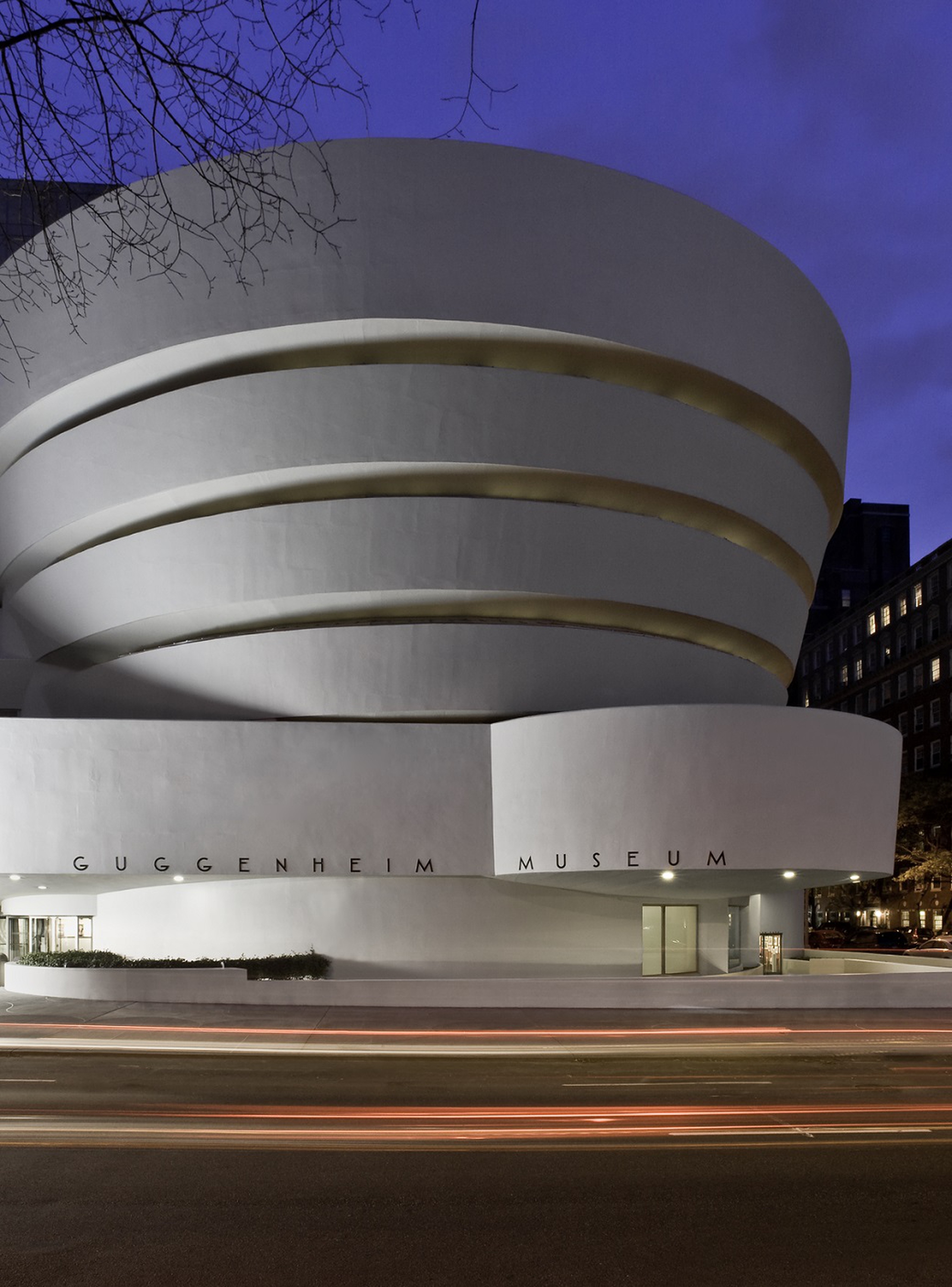 La struttura a cono irregolare del Guggenheim di New York