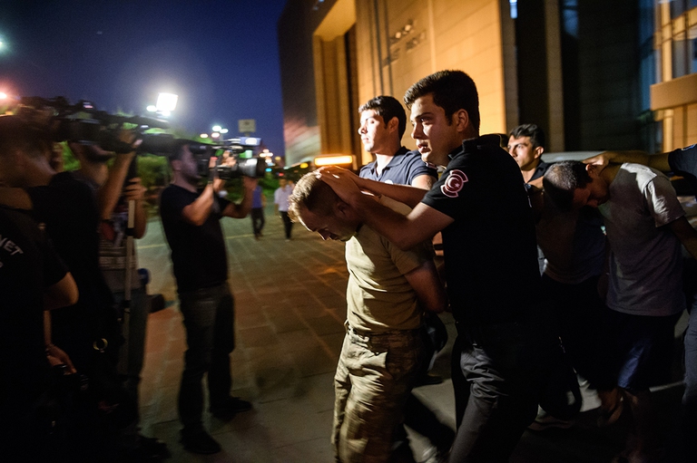 La vendetta di Erdogan ha portato alla rimozione di 80mila persone dai loro incarichi © OZAN KOSE/AFP/Getty Images