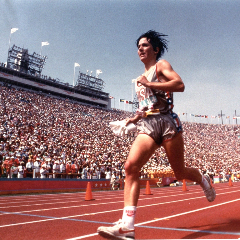 Alle Olimpiadi del 1984 Joan Benoit Samuelson vince il primo oro olimpico per la maratona femminile con il tempo di 2:24:52, con più di un minuto sulle sue rivali nonostante il forte caldo, lo smog e un tasso di umidità molto alto, che provocarono la drammatica defaillance dell'atleta svizzera Gabriela Andersen Scheiss. Dietro di lei si classificarono Grete Waitz, Rosa Mota (che quattro anni dopo avrebbe vinto a sua volta l'oro olimpico) e Ingrid Kristiansen, le migliori atlete del periodo. Negli anni successivi una serie di infortuni le ha impedito di continuare a competere ad alti livelli. Ha scritto alcuni libri ed ha aperto una clinica specializzata in problemi legati alle attività sportive.