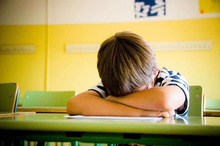Piangere i primi giorni di scuola è assolutamente normale, vuol dire che il bambino è in contatto con le proprie emozioni.
