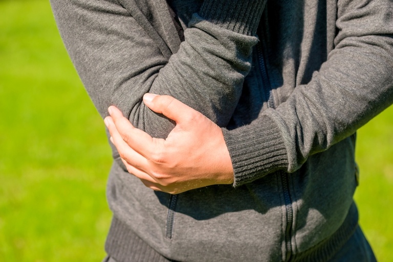 Dolori alle articolazioni possono segnalare uno stato infiammatorio causato dallo squilibrio acido-base © ingimage