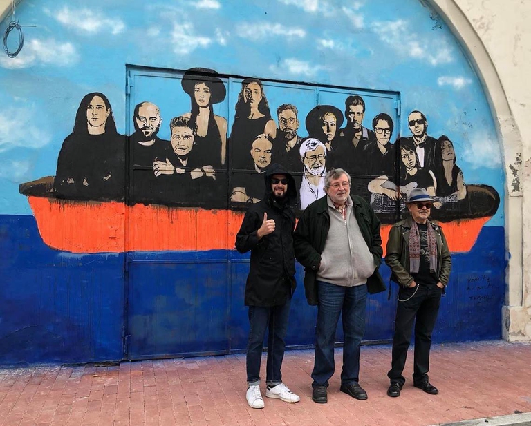 Toyboy, Guccini e Pagani davanti il murales a Bologna.