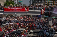 Myanmar, imponenti manifestazioni di protesta contro il colpo di stato