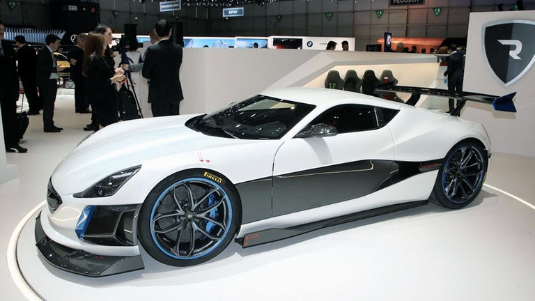 1.384 CV elettrici per la Concept S. Il sistema Rimac All Wheel Torque Vectoring (RAWTV) integra un motore elettrico per ogni ruota: sulla Concept S la potenza complessiva è pari a 1.384 CV e 1.800 Nm. L'energia è fornita dalla batteria da 82 kWh