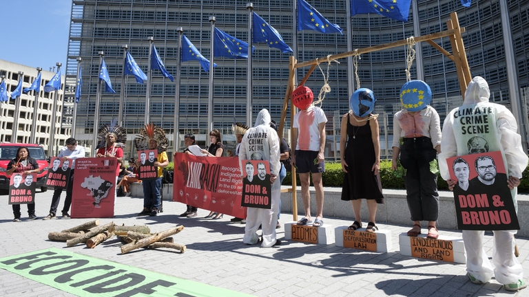 Una manifestazione a favore del riconoscimento del crimine di ecocidio