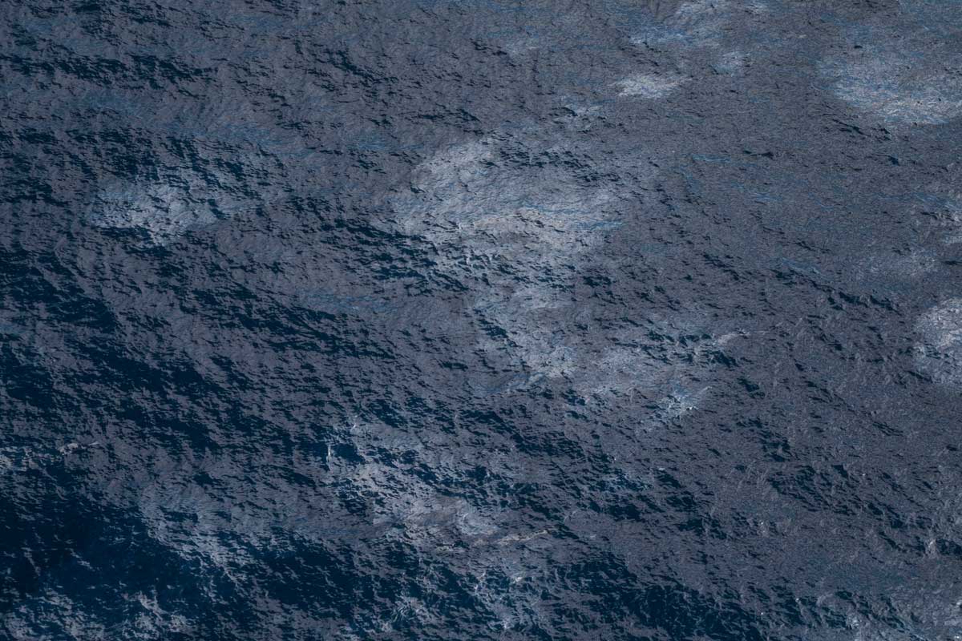 Capo verde: “Una chiazza lunga 70 chilometri”. Ecco cosa rimane del peschereccio affondato
