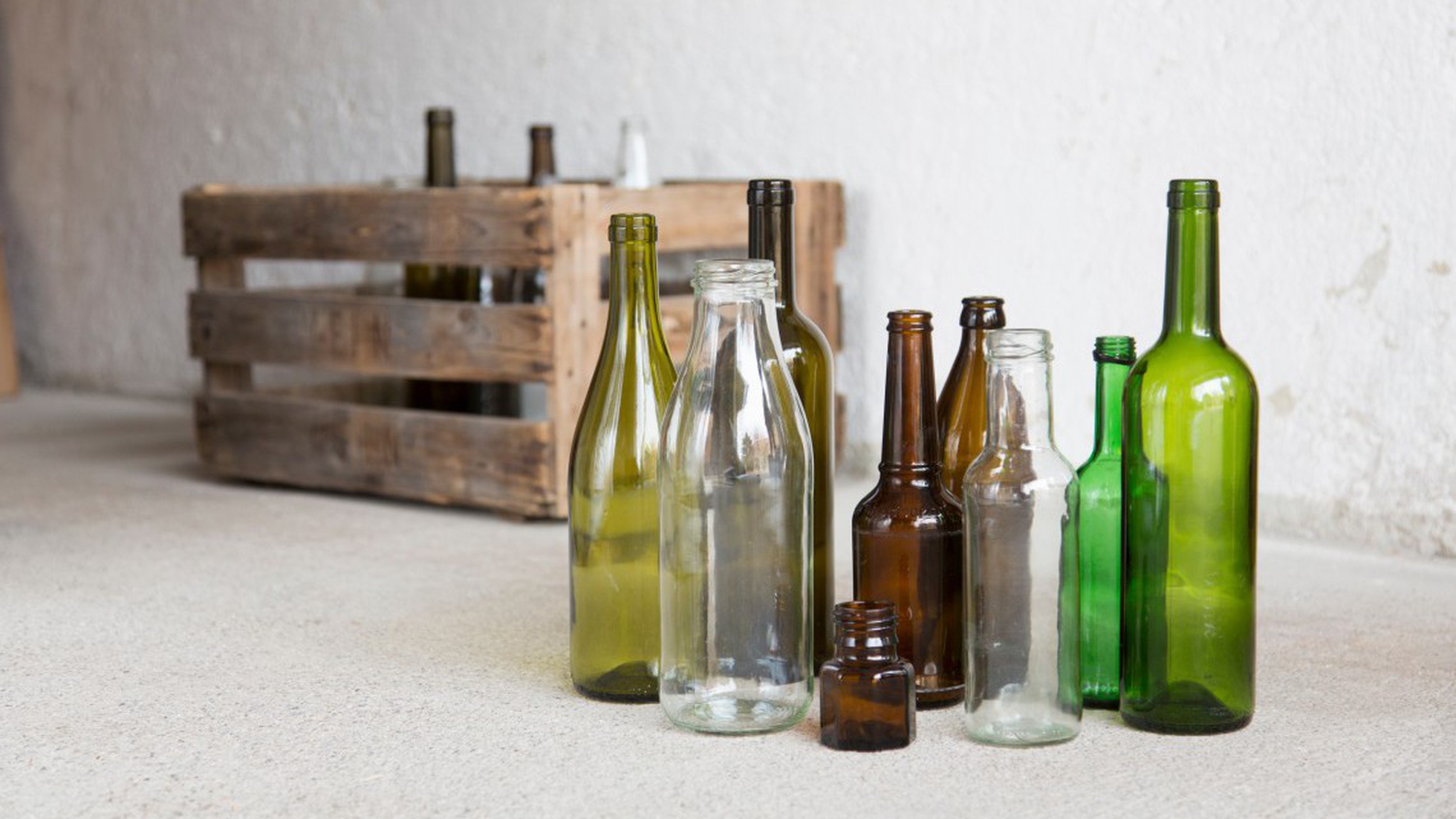 Le preziose bottiglie di vetro: meglio il riciclaggio o il riutilizzo?