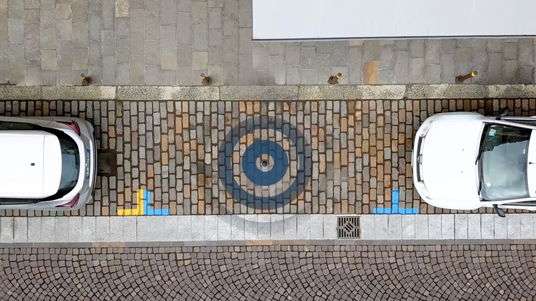 Al via a Mantova il progetto pilota Smart parking. Grazie a 66 sensori installati in corso Vittorio Emanuele II sarà possibile già da subito attivare una fase di monitoraggio delle aree di sosta. Entro giugno arriverà anche l'app dedicata ai cittadini e che permetterà di trovare un posto auto vicino, prenotarlo, pagarlo e ricevere anche info su come raggiungerlo. ©Bosch