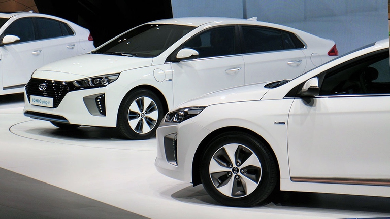 Il marchio coreano ha presnetato al Salone di Ginevra 2016 la prima auto declinabile in tre versioni eco, sia in versione elettrica che ibrida e plug-in.